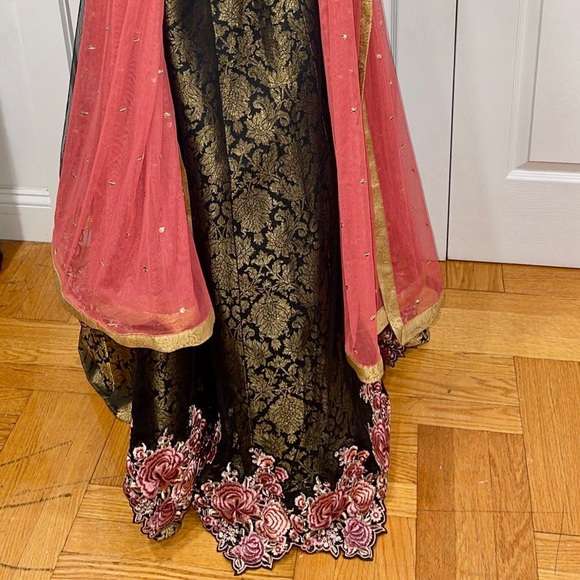 ZAINAB CHOTTANI ORIGINAL - Picture 5 of 6